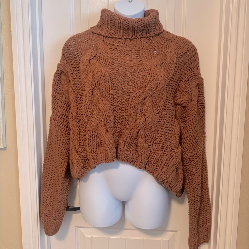 🍂 VICI Skylar Rose Cable Knit Cropped Turtleneck Sweater Size Large Cozy Caramel - Picture 3 of 8
